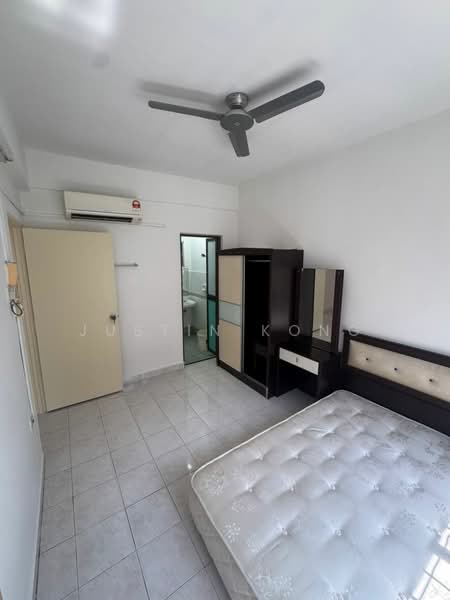 Pangsapuri untuk Dijual di Bayu Puteri 2 - Justin Kong - Bedroom - PropertyGuru.com.my