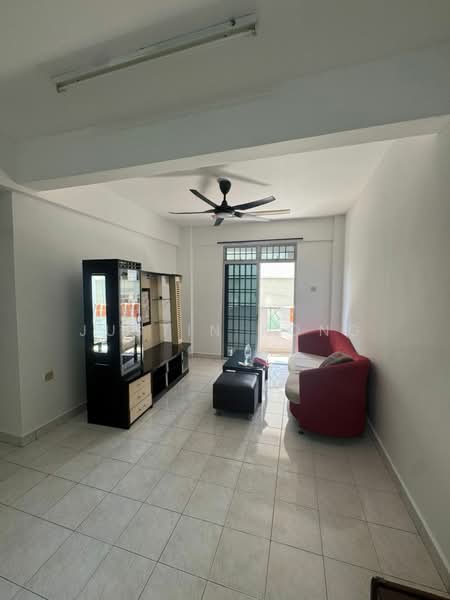 Pangsapuri untuk Dijual di Bayu Puteri 2 - Justin Kong - Living Room - PropertyGuru.com.my