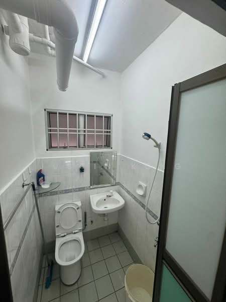 Pangsapuri untuk Dijual di Bayu Puteri 2 - Justin Kong - Bathroom - PropertyGuru.com.my