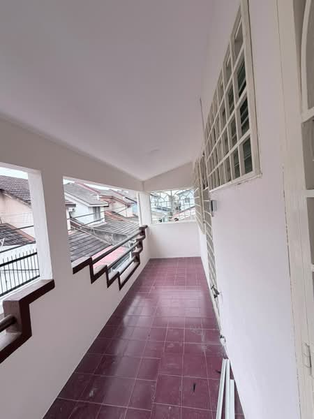 2-storey Terraced House for Rent in Usj 11 (Subang Jaya) - Jason Ong - Balcony - PropertyGuru.com.my