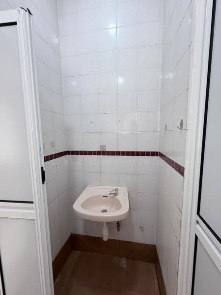 2-storey Terraced House for Rent in Usj 11 (Subang Jaya) - Jason Ong - Bathroom - PropertyGuru.com.my