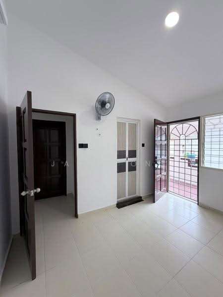2-storey Terraced House for Rent in Usj 11 (Subang Jaya) - Jason Ong - Entrance - PropertyGuru.com.my