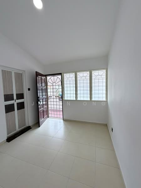 2-storey Terraced House for Rent in Usj 11 (Subang Jaya) - Jason Ong - Entrance - PropertyGuru.com.my
