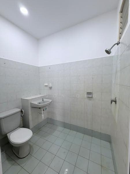 2-storey Terraced House for Rent in Usj 11 (Subang Jaya) - Jason Ong - Bathroom - PropertyGuru.com.my