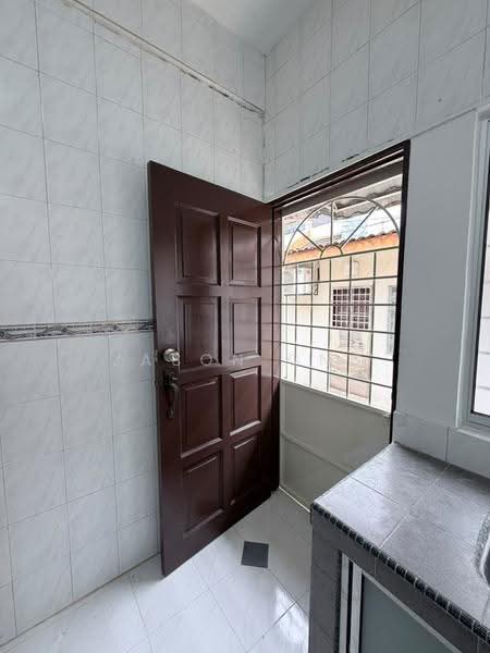 2-storey Terraced House for Rent in Usj 11 (Subang Jaya) - Jason Ong - Entrance - PropertyGuru.com.my