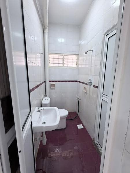 2-storey Terraced House for Rent in Usj 11 (Subang Jaya) - Jason Ong - Bathroom - PropertyGuru.com.my