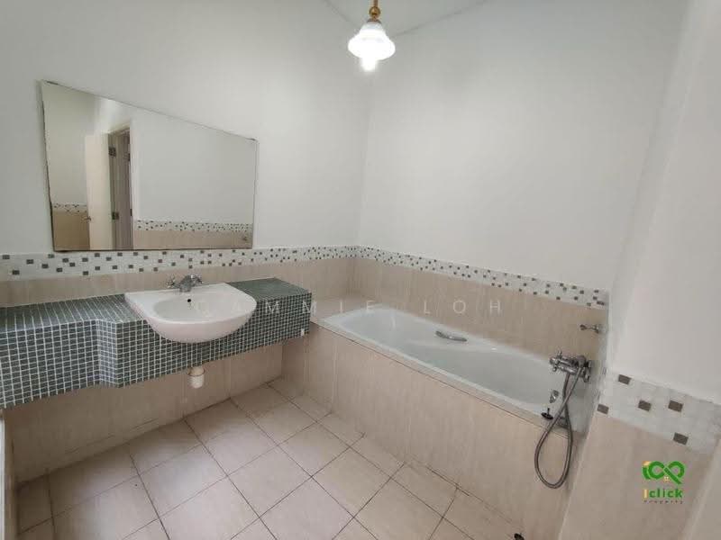 Condominium for Sale at Seri Maya Condominium - Cammie Loh - Bathroom - PropertyGuru.com.my