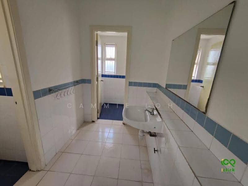 Condominium for Sale at Seri Maya Condominium - Cammie Loh - Bathroom - PropertyGuru.com.my