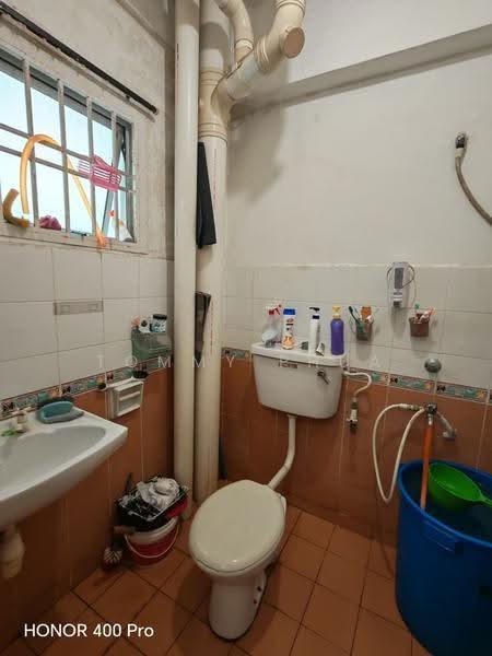 Pangsapuri untuk Dijual di Putri Ria Apartment - Tommy Phua - Bathroom - PropertyGuru.com.my