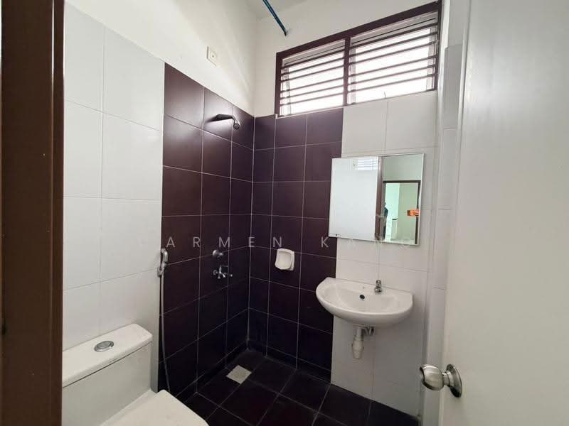 2-storey Terraced House for Sale in Mutiara Rini (Skudai) - Carmen Kang - Bathroom - PropertyGuru.com.my