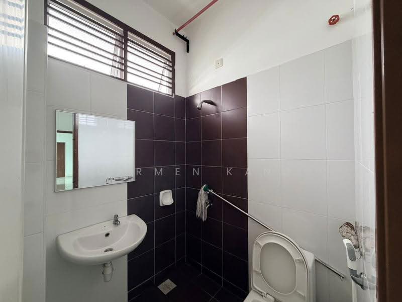 2-storey Terraced House for Sale in Mutiara Rini (Skudai) - Carmen Kang - Bathroom - PropertyGuru.com.my