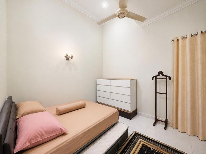 1.5-storey Terraced House for Sale in Taman Pelangi Indah (Ulu Tiram) - Fakhrul Imlan - Bedroom - PropertyGuru.com.my