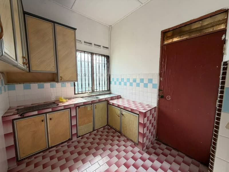 1-storey Terraced House for Sale in Taman Universiti (Skudai) - Benjamin Ong - Kitchen - PropertyGuru.com.my