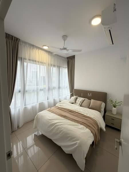 Kediaman Servis untuk Disewa di Residensi Estetik 8 (Est8) - Hugo Lim - Bedroom - PropertyGuru.com.my
