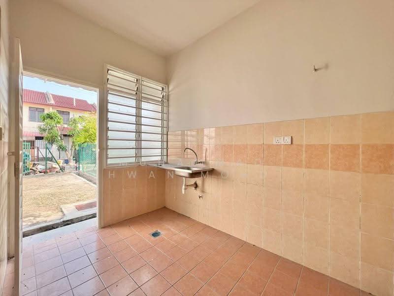 Rumah Teres 2-Tingkat untuk Dijual di Bandar Tasik Kesuma (Beranang) - Muhammad Ridhwan Mohd Huzairi - Kitchen - PropertyGuru.com.my