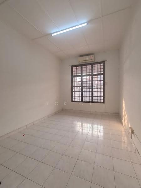 1-storey Terraced House for Sale in Taman Molek (Johor Bahru) - Tok CJ - Interior - PropertyGuru.com.my