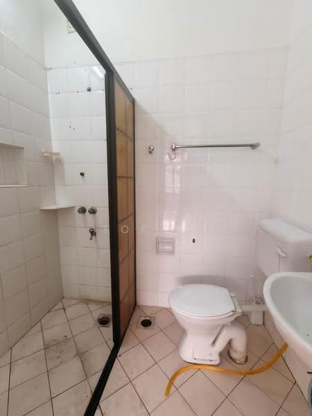 1-storey Terraced House for Sale in Taman Molek (Johor Bahru) - Tok CJ - Bathroom - PropertyGuru.com.my