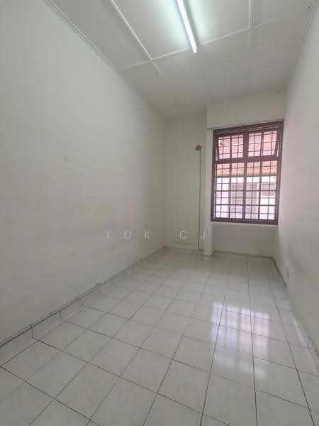 1-storey Terraced House for Sale in Taman Molek (Johor Bahru) - Tok CJ - Interior - PropertyGuru.com.my