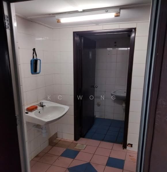 Pejabat untuk Disewa di Usj 9 (Subang Jaya) - KC Wong - Bathroom - PropertyGuru.com.my