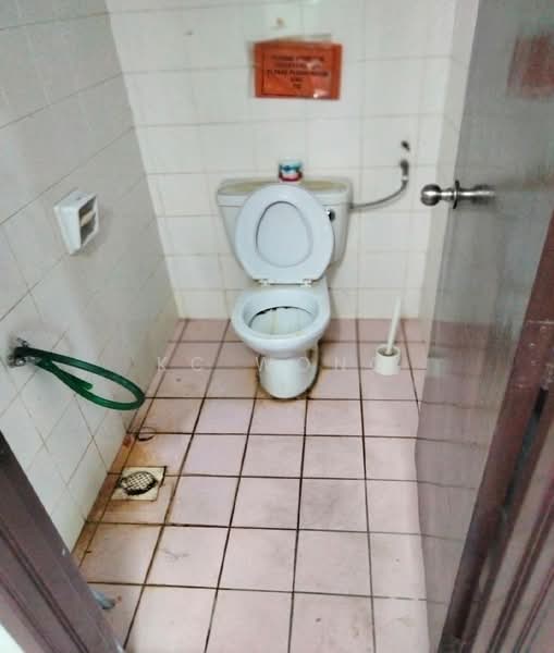 Pejabat untuk Disewa di Usj 9 (Subang Jaya) - KC Wong - Bathroom - PropertyGuru.com.my