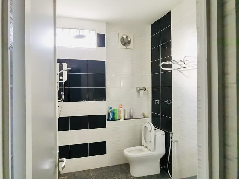 Rumah Berkembar untuk Disewa di Fettes Park (Tanjung Tokong) - Elwin Leong - Bathroom - PropertyGuru.com.my