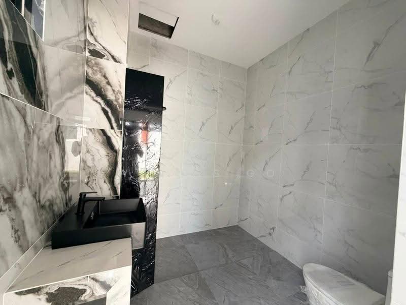 Semi-Detached House for Sale in Bandar Baru Uda (Johor Bahru) - Wennes Go - Bathroom - PropertyGuru.com.my