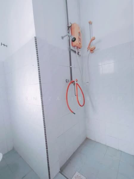 Rumah Teres 2-Tingkat untuk Disewa di Batu Caves (Selangor) - Hasniza Ibrahim - Bathroom - PropertyGuru.com.my
