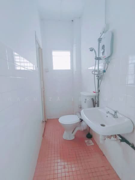 Rumah Teres 2-Tingkat untuk Disewa di Batu Caves (Selangor) - Hasniza Ibrahim - Bathroom - PropertyGuru.com.my