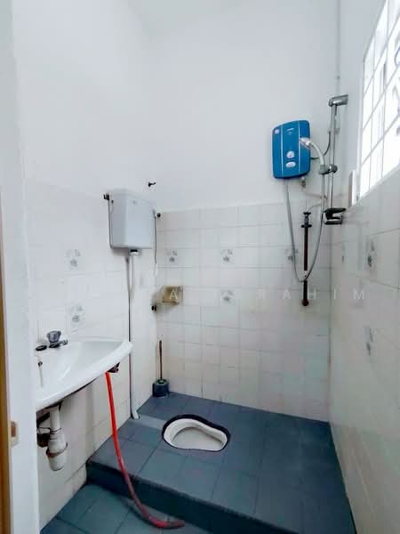 Rumah Teres 2-Tingkat untuk Disewa di Batu Caves (Selangor) - Hasniza Ibrahim - Bathroom - PropertyGuru.com.my