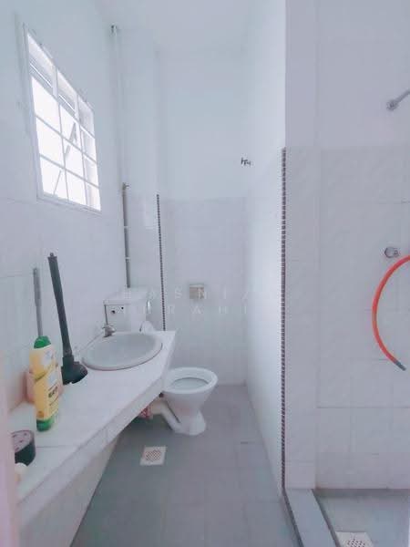 Rumah Teres 2-Tingkat untuk Disewa di Batu Caves (Selangor) - Hasniza Ibrahim - Bathroom - PropertyGuru.com.my