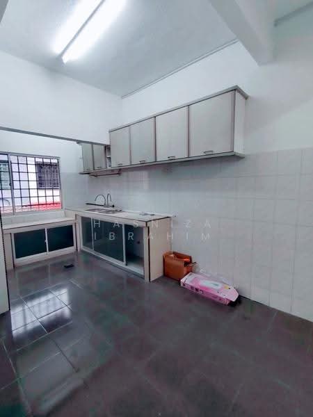 Rumah Teres 2-Tingkat untuk Disewa di Batu Caves (Selangor) - Hasniza Ibrahim - Kitchen - PropertyGuru.com.my