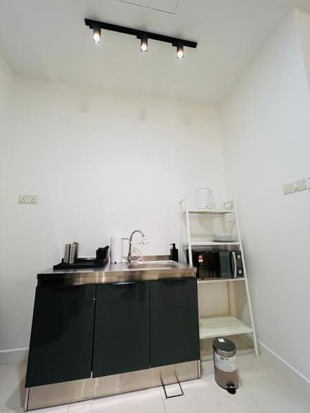 Kediaman Servis untuk Disewa di Camellia Serviced Suites - TS Teh - Kitchen - PropertyGuru.com.my
