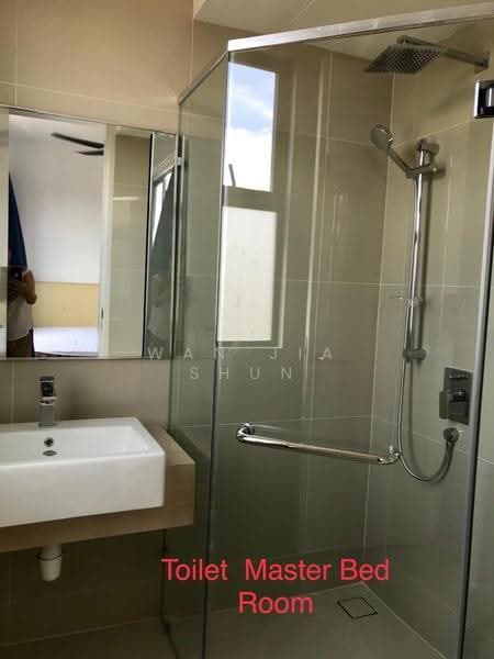 Kediaman Servis untuk Dijual di Danau Kota Suite Apartments - Wan Jia Shun - Bathroom - PropertyGuru.com.my
