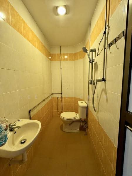 Kedai untuk Dijual di George Town (Penang) - Lee Xue Chen - Bathroom - PropertyGuru.com.my