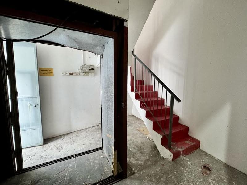 Kedai untuk Dijual di George Town (Penang) - Lee Xue Chen - Entrance - PropertyGuru.com.my