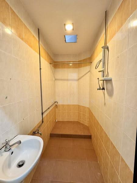 Kedai untuk Dijual di George Town (Penang) - Lee Xue Chen - Bathroom - PropertyGuru.com.my