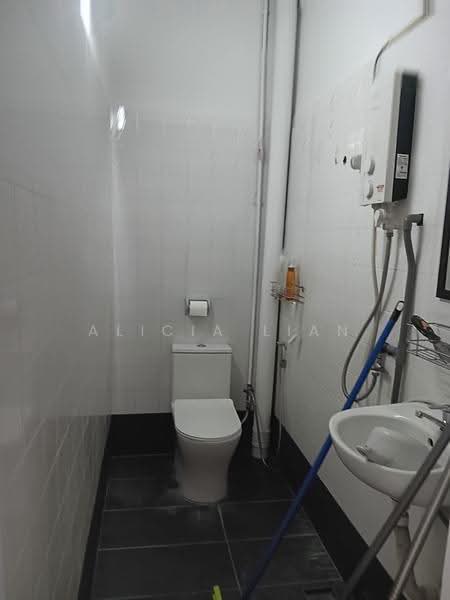 1-storey Terraced House for Rent in Taman Pelangi (Johor Bahru) - Alicia Lian - Bathroom - PropertyGuru.com.my