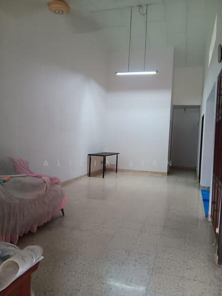 1-storey Terraced House for Rent in Taman Pelangi (Johor Bahru) - Alicia Lian - Living Room - PropertyGuru.com.my