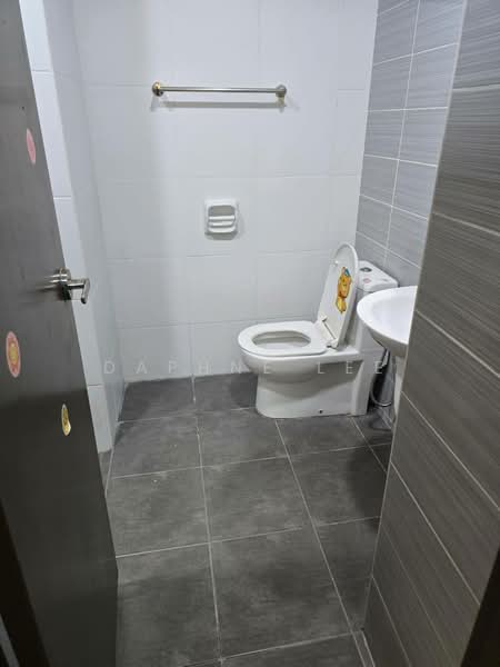 Service Residence for Rent at Sky Oasis Residence (Pangsapuri Oasis 1) - Daphne Lee - Bathroom - PropertyGuru.com.my