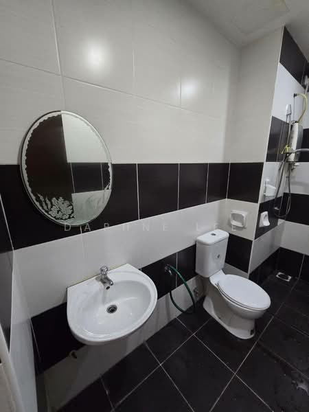 Service Residence for Rent at Sky Oasis Residence (Pangsapuri Oasis 1) - Daphne Lee - Bathroom - PropertyGuru.com.my