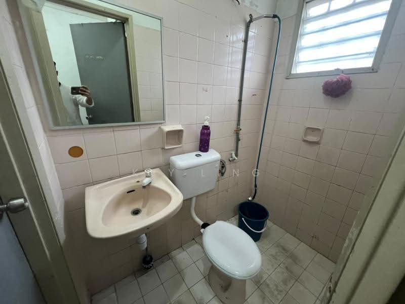 1.5-storey Terraced House for Sale in Usj 6 (Subang Jaya) - Key Ling - Bathroom - PropertyGuru.com.my