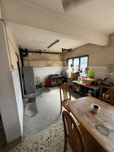 2-storey Terraced House for Sale in Kampung Baru Seri Kembangan (Seri Kembangan) - Ivan Tan - Kitchen - PropertyGuru.com.my