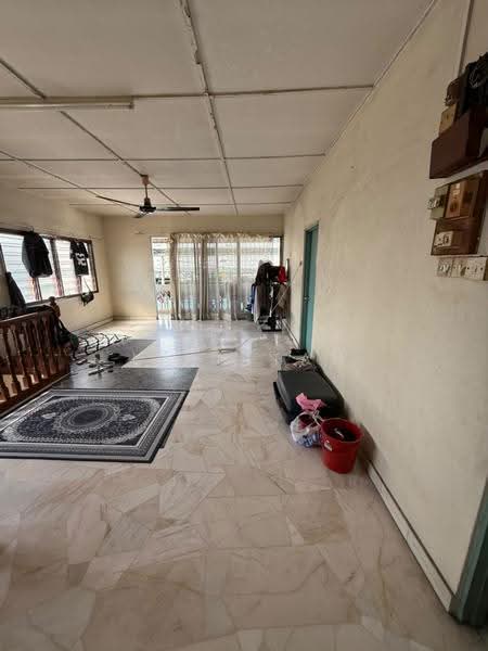 2-storey Terraced House for Sale in Kampung Baru Seri Kembangan (Seri Kembangan) - Ivan Tan - Living Room - PropertyGuru.com.my