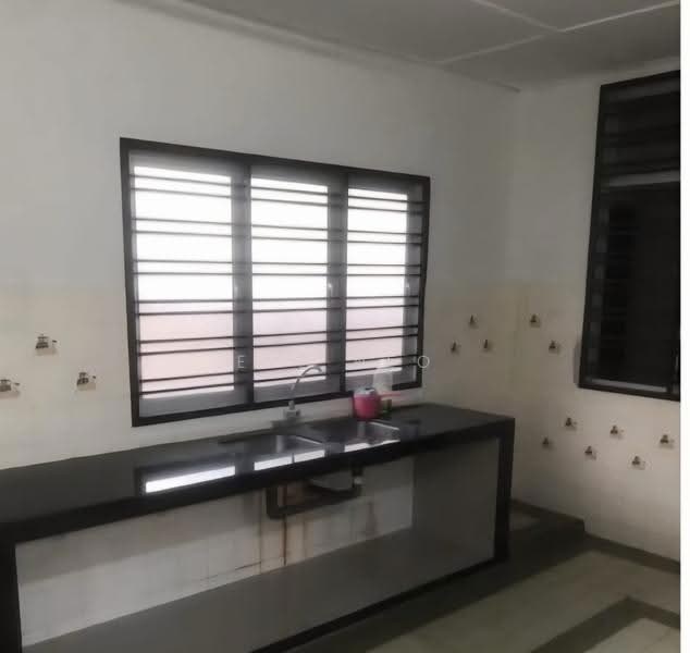 Rumah Teres 2-Tingkat untuk Disewa di Taman Desa Cemerlang (Ulu Tiram) - Eve Neo - Kitchen - PropertyGuru.com.my