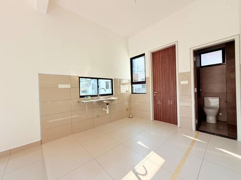 Rumah Teres 2-Tingkat untuk Dijual di Elmina (Shah Alam) - Syukor Hartanah - Kitchen - PropertyGuru.com.my