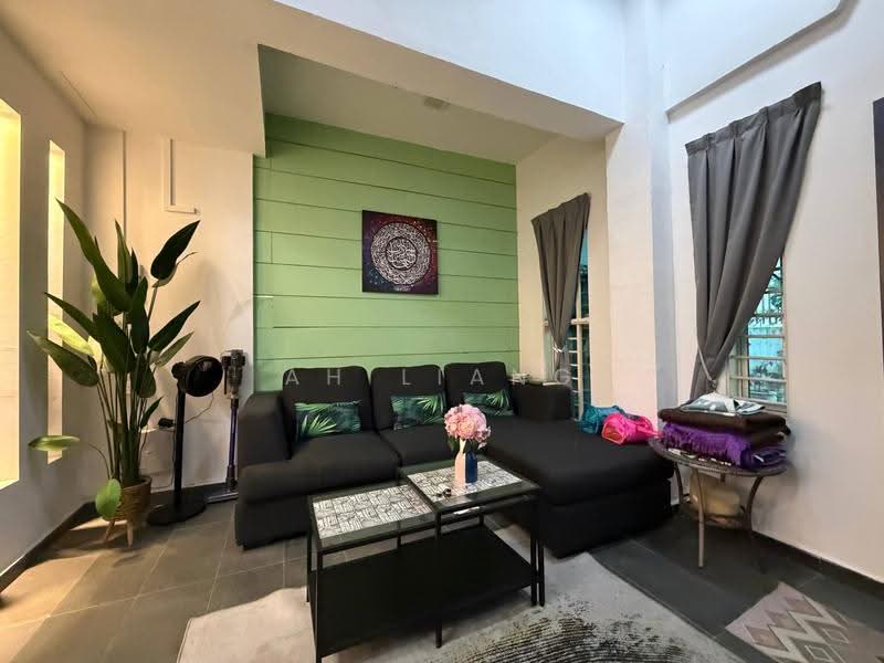 Rumah Teres 1-Tingkat untuk Dijual di Taman Senai Utama (Kulai) - Ah Liang - Living Room - PropertyGuru.com.my