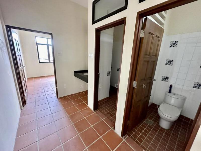 Kedai untuk Dijual di George Town (Penang) - Lee Xue Chen - Bathroom - PropertyGuru.com.my