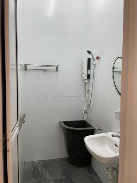 Rumah Teres 2-Tingkat untuk Disewa di Johor Bahru (Johor) - Hong Charng Lee - Bathroom - PropertyGuru.com.my