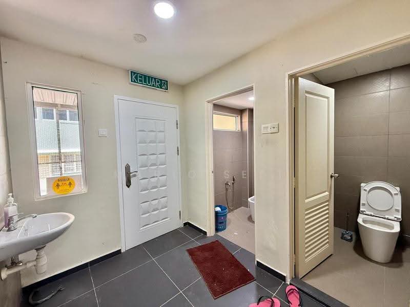 Shop for Rent in Taman Tasik Utama Ayer Keroh (Ayer Keroh) - Mario Seet - Bathroom - PropertyGuru.com.my