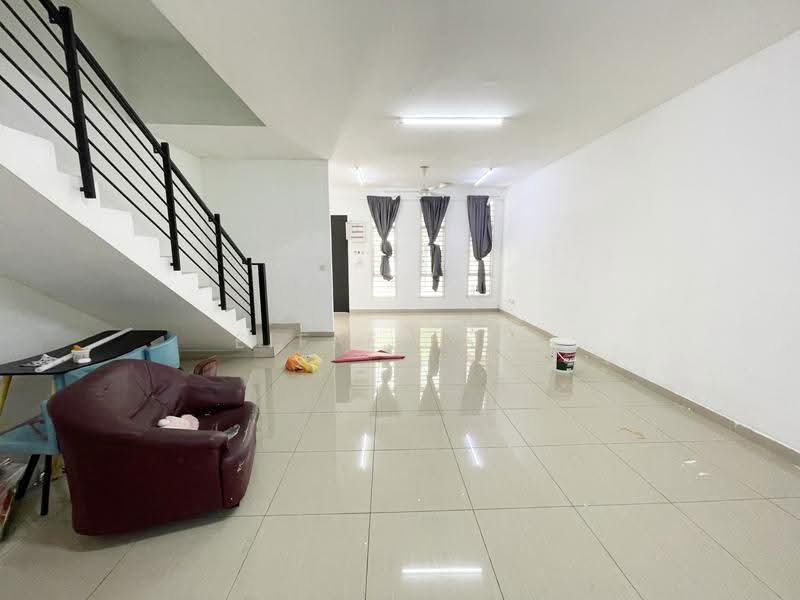 3-storey Terraced House for Rent in Kajang (Selangor) - Eiffel Lai - Living Room - PropertyGuru.com.my